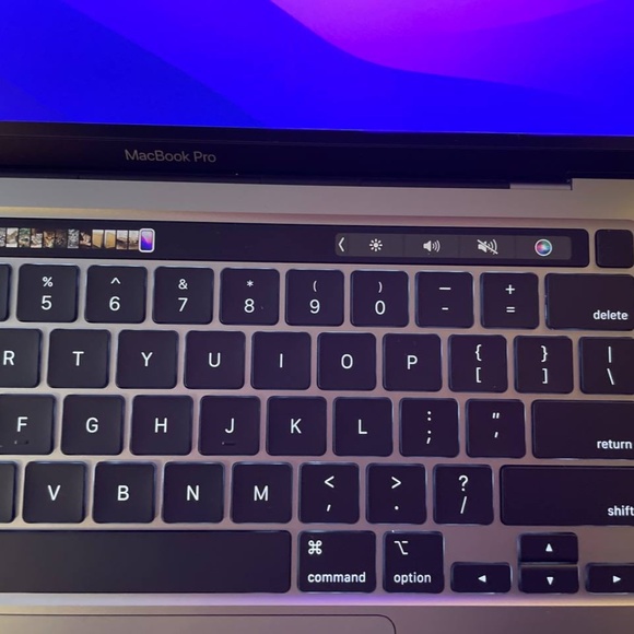 Apple MacBook Pro 13" 512GB M2 8GB RAM Space Gray 2022 Model A2338 + Accessories - Picture 5 of 9